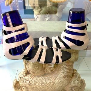 COLE HAAN NIKE AIR SILVER METALLIC GLADIATOR SANDALS SIZE 9 GOOD USED CONDITION